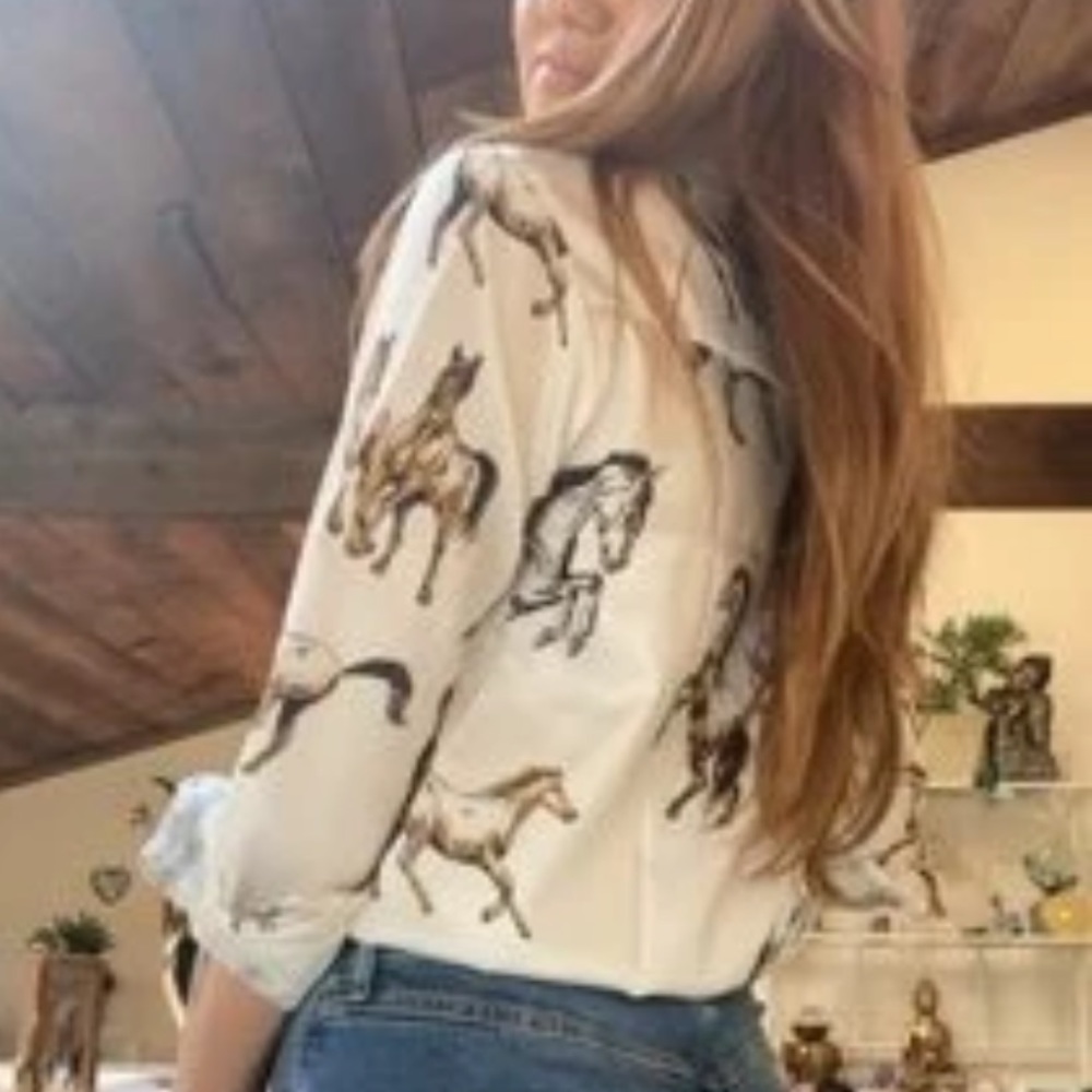 - - GORGEOUS WESTERN HORSE PRINT TOP - Picture 2 of 9
